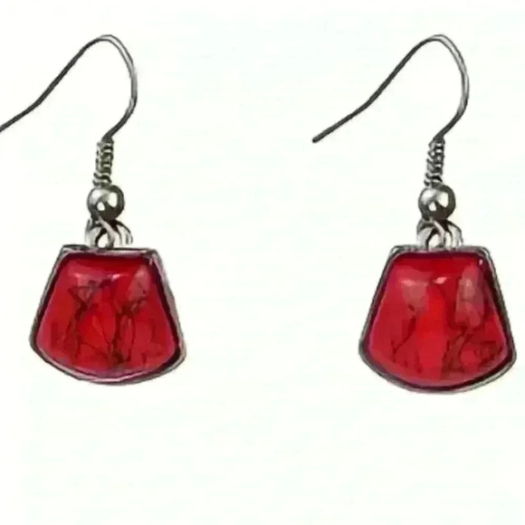 Elegant Red Necklace and Earring Set - Picture 3 of 4